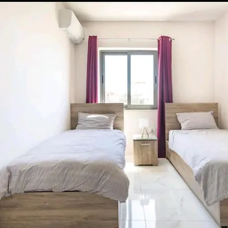 Stylish 3bed Penthouse Close To The Blue Grotto Apartment